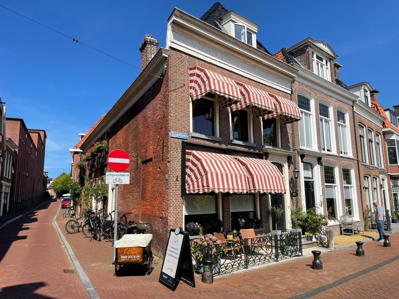 B&B Suupmarkt 도쿰 외부 사진
